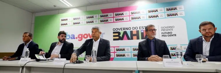 Foto do governador falando durante evento 