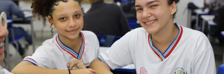 Estudantes do novo colégio