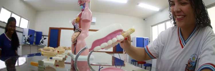 Estudantes do novo colégio