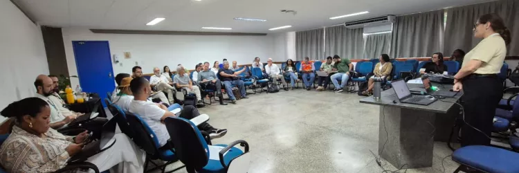 Imagem dos participantes da Assembleia do Fórum 