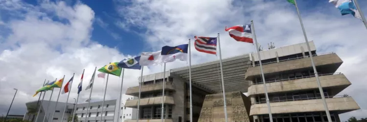 imagem externa da Alba com bandeiras dos estados 