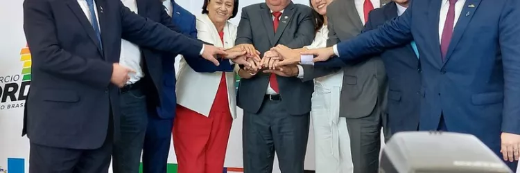 imagem dos governadores de mãos unidas 