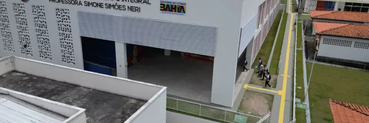 Imagem da fachada do colégio 