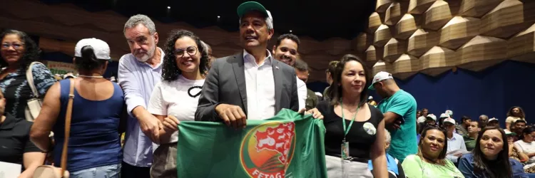 Foto do governador com bandeira da FETAG