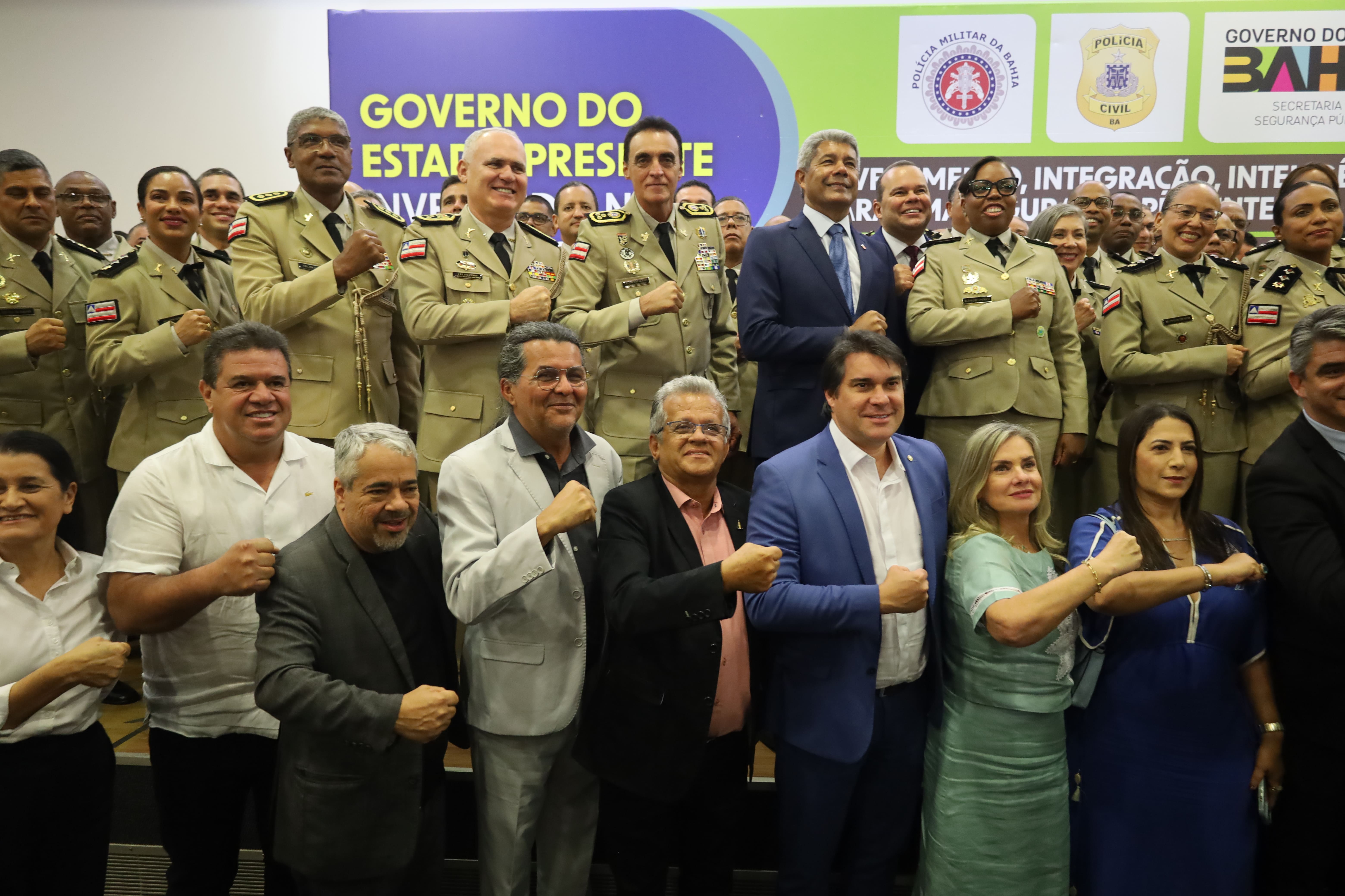 Chefe da CMG acompanha governador Jerônimo Rodrigues em solenidade de criação de novos comandos e promoções de oficiais da PMBA