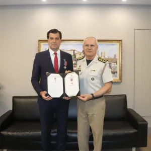 Chefe da CMG condecora procurador-geral de Justiça com a Medalha do Mérito da Casa Militar