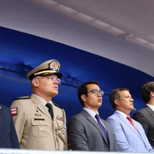 Chefe da CMG acompanha governador Jerônimo Rodrigues em solenidade do novo comandante geral do CBMBA