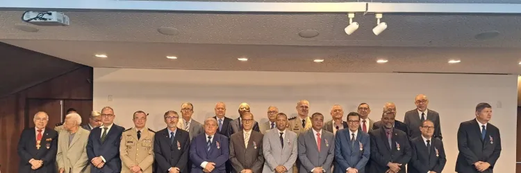 Coronéis da Reserva Remunerada são agraciados  com a Medalha do Mérito da Casa Miliar do Governador