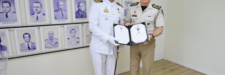CMG condecora Chefe do Estado-Maior Naval com a Medalha do Mérito da Casa Militar 1