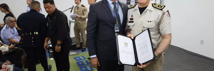 Chefe da Casa Militar é condecorado com a medalha Grau Prêmio na 2ª Conferência Nacional de Direito Militar