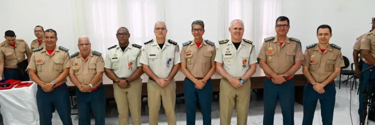 Oficiais da Casa Militar do Governador são condecorados pelo Corpo de Bombeiros Militar da Bahia
