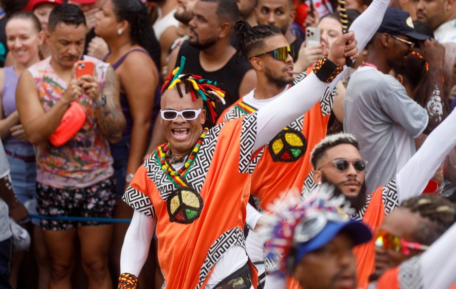“Desejo sucesso aos artistas que fazem deste carnaval o mais potente do mundo”, declarou governador na abertura oficial da festa na capital