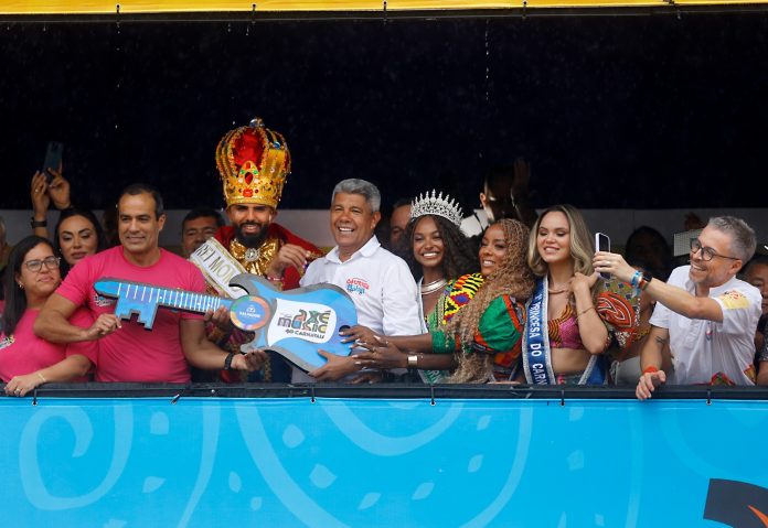 “Desejo sucesso aos artistas que fazem deste carnaval o mais potente do mundo”, declarou governador na abertura oficial da festa na capital