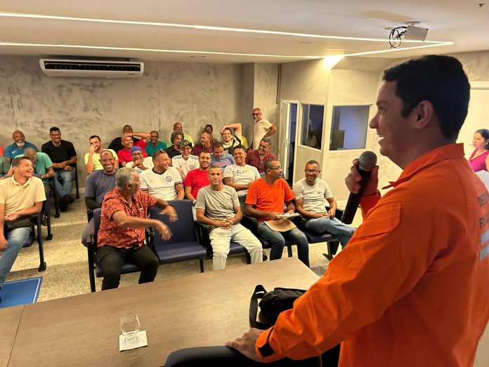 Cerca de 400 motoristas de trio e carro de apoios são capacitados para atuar no Carnaval 2025