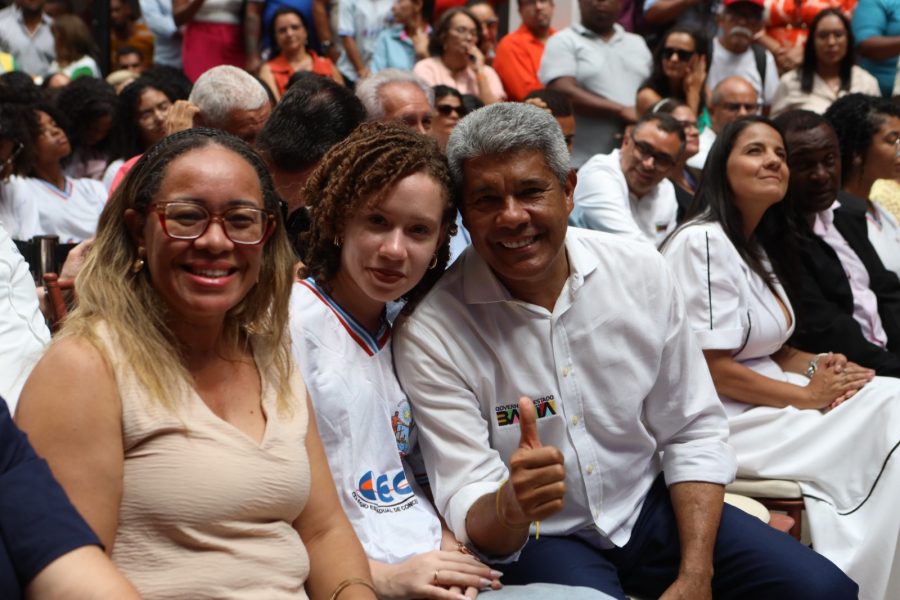 Início do ano letivo 2025 da rede estadual é marcado por entrega de escola de tempo integral e anúncios para a educação