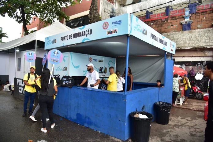 Carnaval: 82 mil litros de água foram distribuídos para hidratação do folião em Salvador e no interior