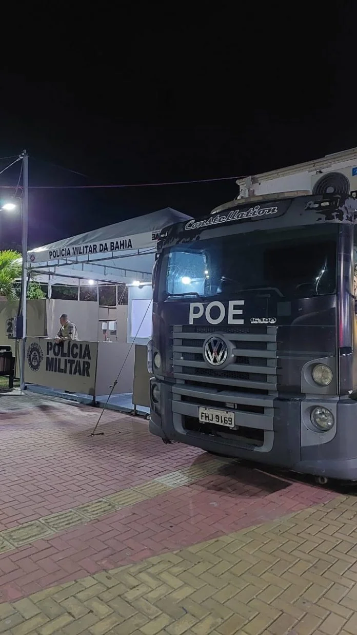 Plataforma de Observação Elevada é utilizada durante o evento Bye Bye Verão 2025 em Vera Cruz