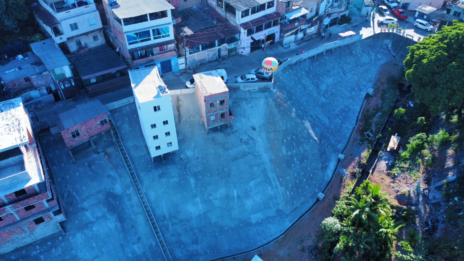 Governo do Estado celebra aniversário de Salvador com entrega de encosta e assinaturas de ordens de serviço