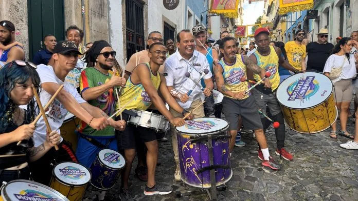 Geraldo Junior visita circuito Batatinha e recebe carinho dos foliões no Pelourinho