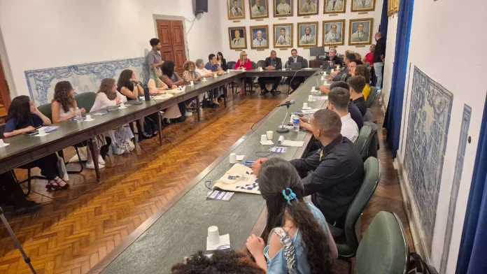 Jovens de diversos países estão na Bahia para curso sobre o BRICS+, com experiência turística