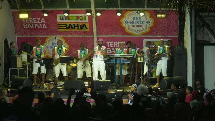 Motumbá agita a terça-feira de carnaval no Pelourinho e celebra 20 anos de história