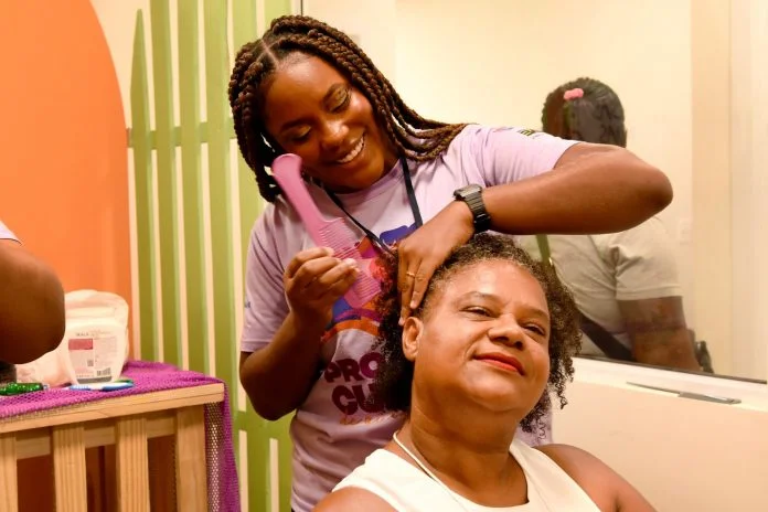 Cuidar de Quem Cuida: espaço acolhe e fortalece mulheres trabalhadoras no Carnaval da Bahia 2025