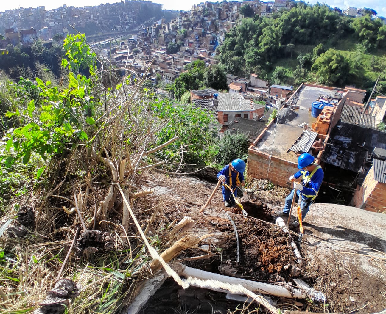 Ação é necessária para acessar espaços em altura e garantir a segurança da equipe