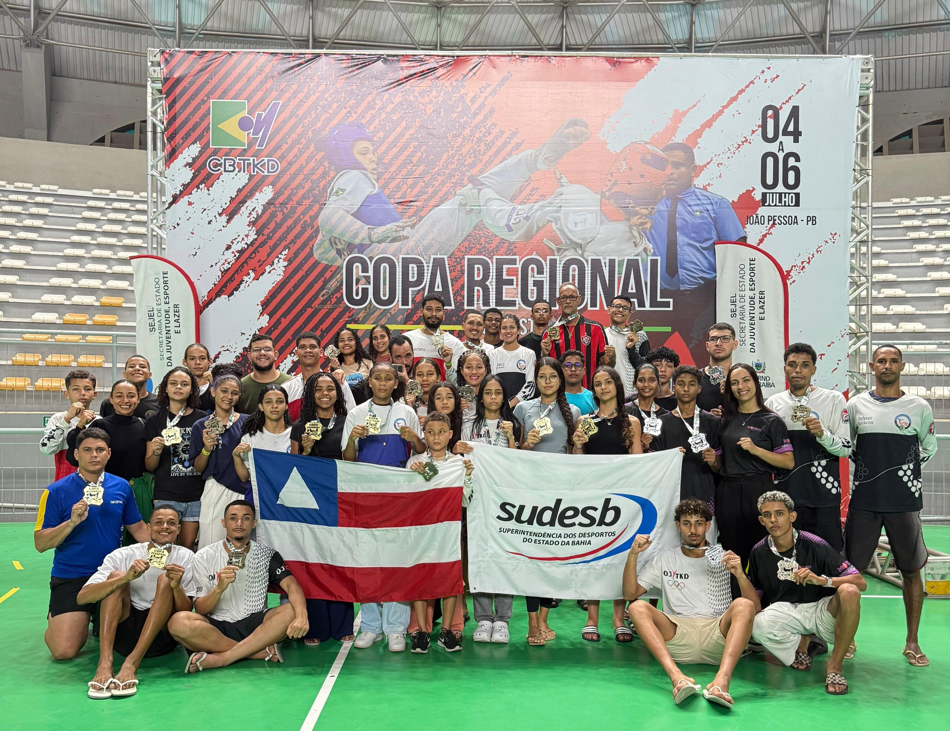  Delegação viajou para João Pessoa com 44 atletas em transporte cedido pela Sudesb A Bahia brilhou com 31 medalhas conquistadas na Copa Regional Nordeste de Taekwondo 2025