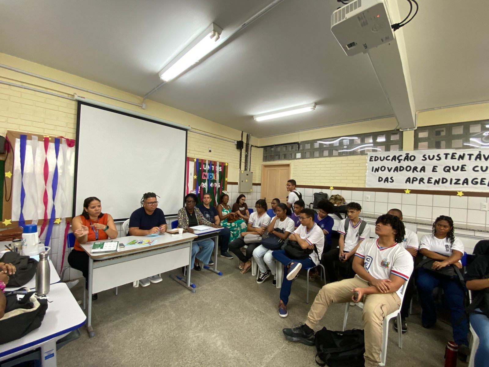 Escolas estaduais retomam aulas com foco no protagonismo estudantil