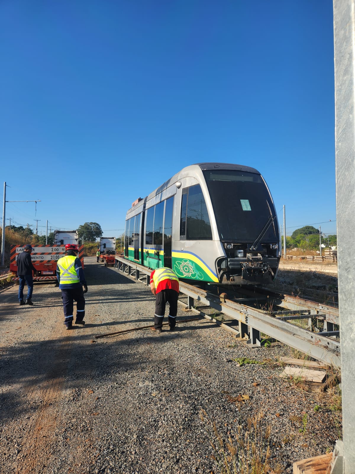 Última remessa de trens do VLT de Salvador segue para adequações em São Paulo e marca nova etapa do projeto de mobilidade