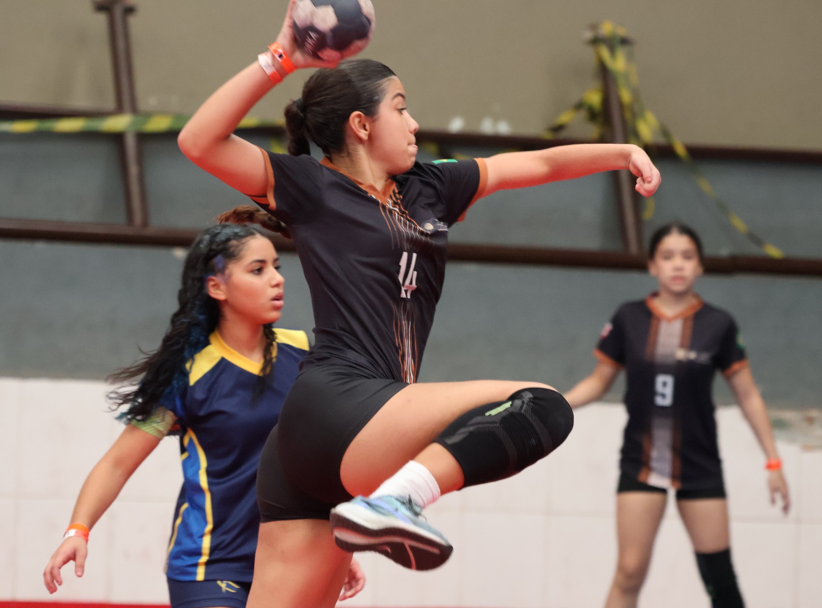 Equipes da capital e do interior conquistam títulos das modalidades coletivas dos Jogos Escolares da Bahia 2025 neste domingo (13)