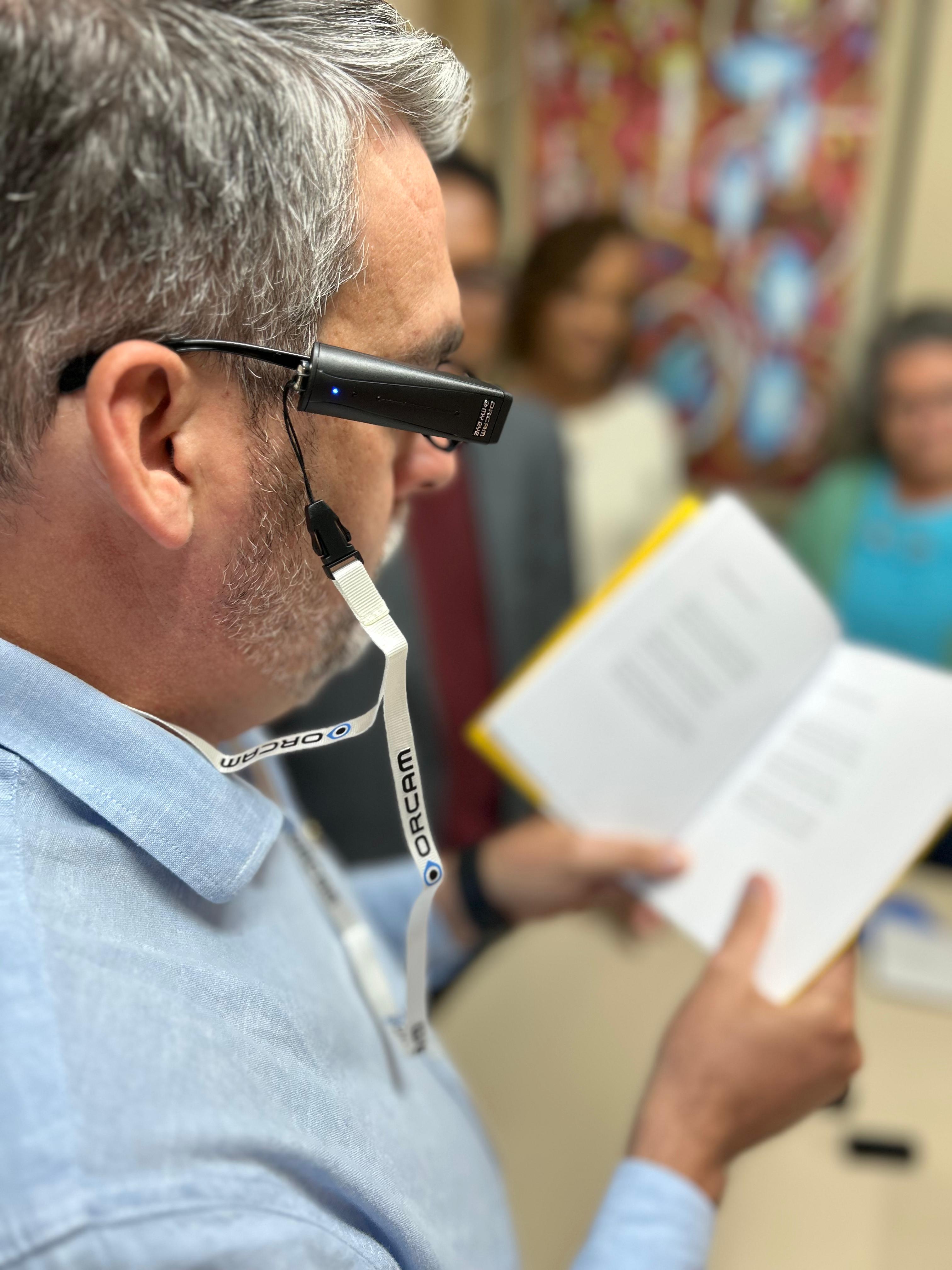 FPC adquire óculos de inteligência artificial que garantem acessibilidade às pessoas com deficiência visual nas bibliotecas estaduais