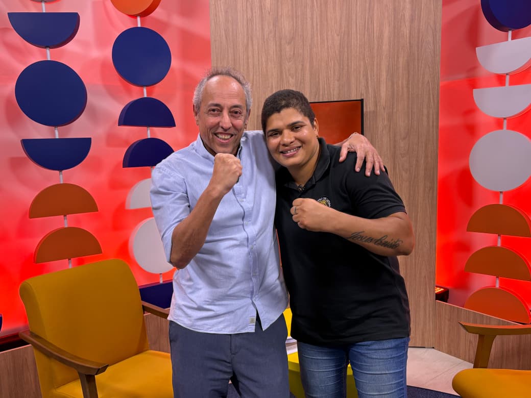 TVE Entrevista com Bob Fernandes recebe Adriana Araújo, medalhista olímpica