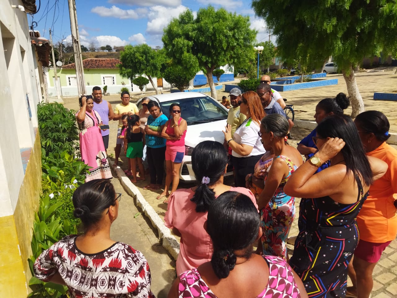Embasa distribui mudas durante ação socioambiental no centro norte baiano