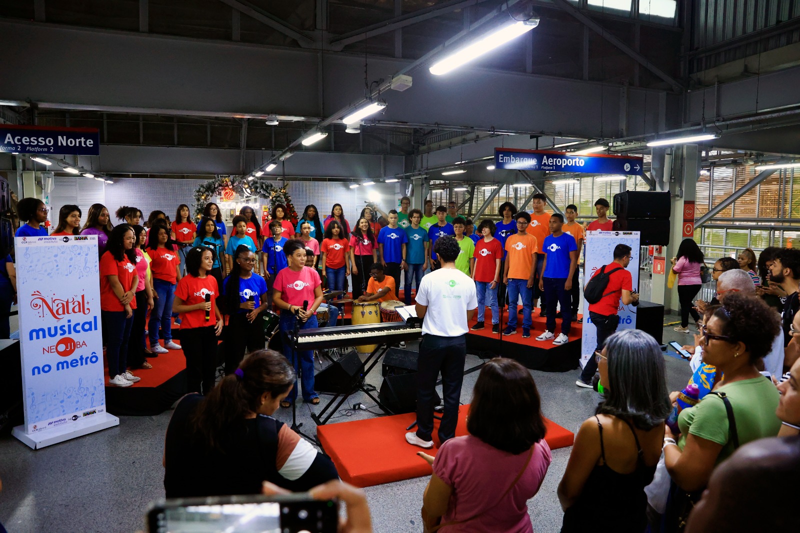 Natal Musical: coral do Neojiba encanta o público da Estação Rodoviária do Metrô