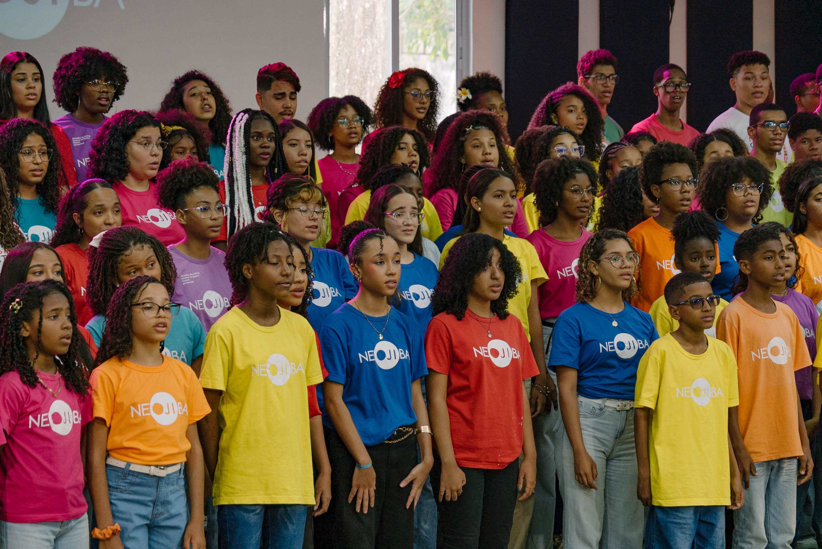 Coro Infantojuvenil do NEOJIBA realiza apresentação especial de Natal na Estação Rodoviária do Metrô