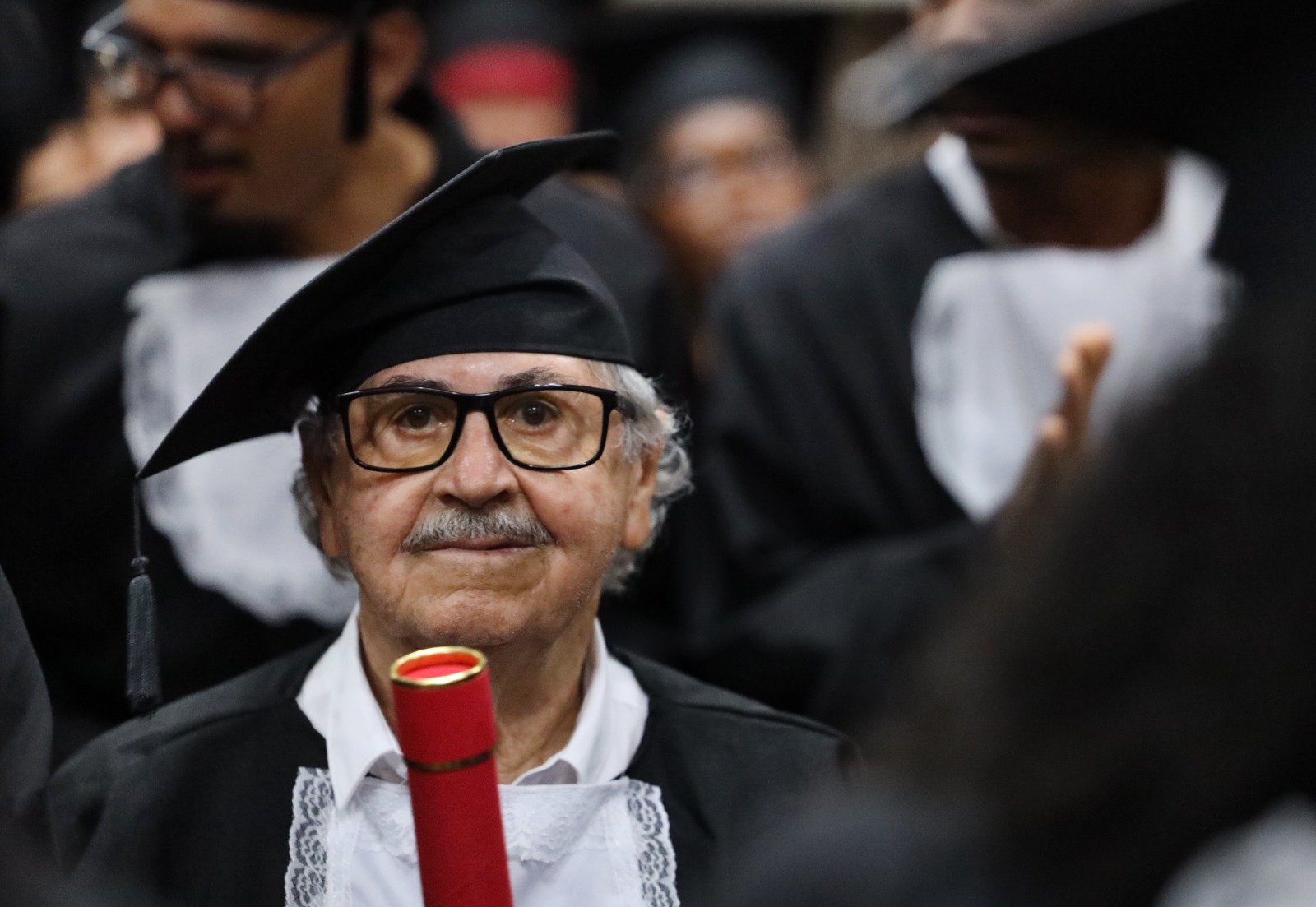 Formatura da EJA celebra conclusão do ensino médio de 293 estudantes da rede estadual de ensino