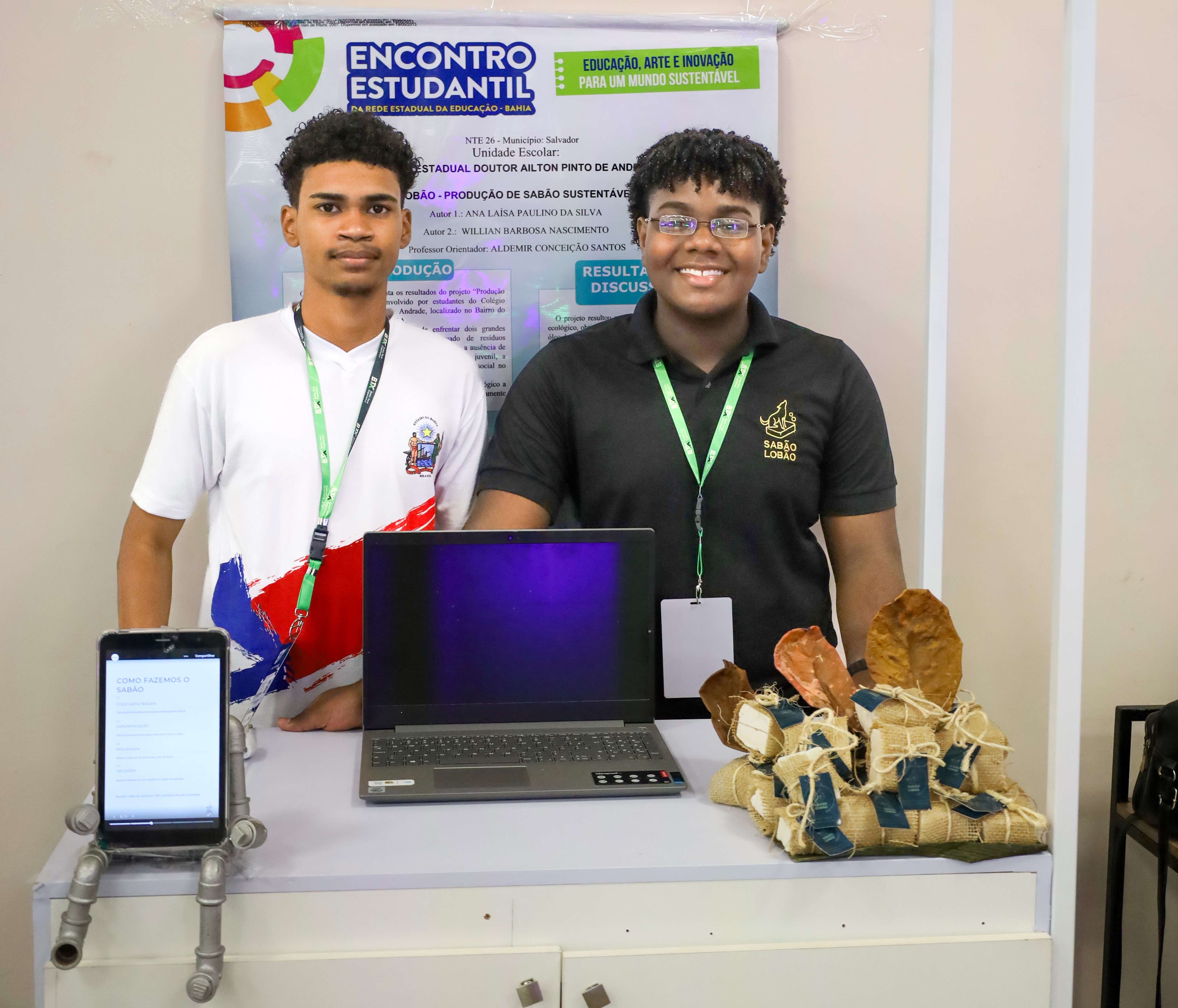 Estudantes do Subúrbio Ferroviário criam sabão sustentável de óleo vegetal