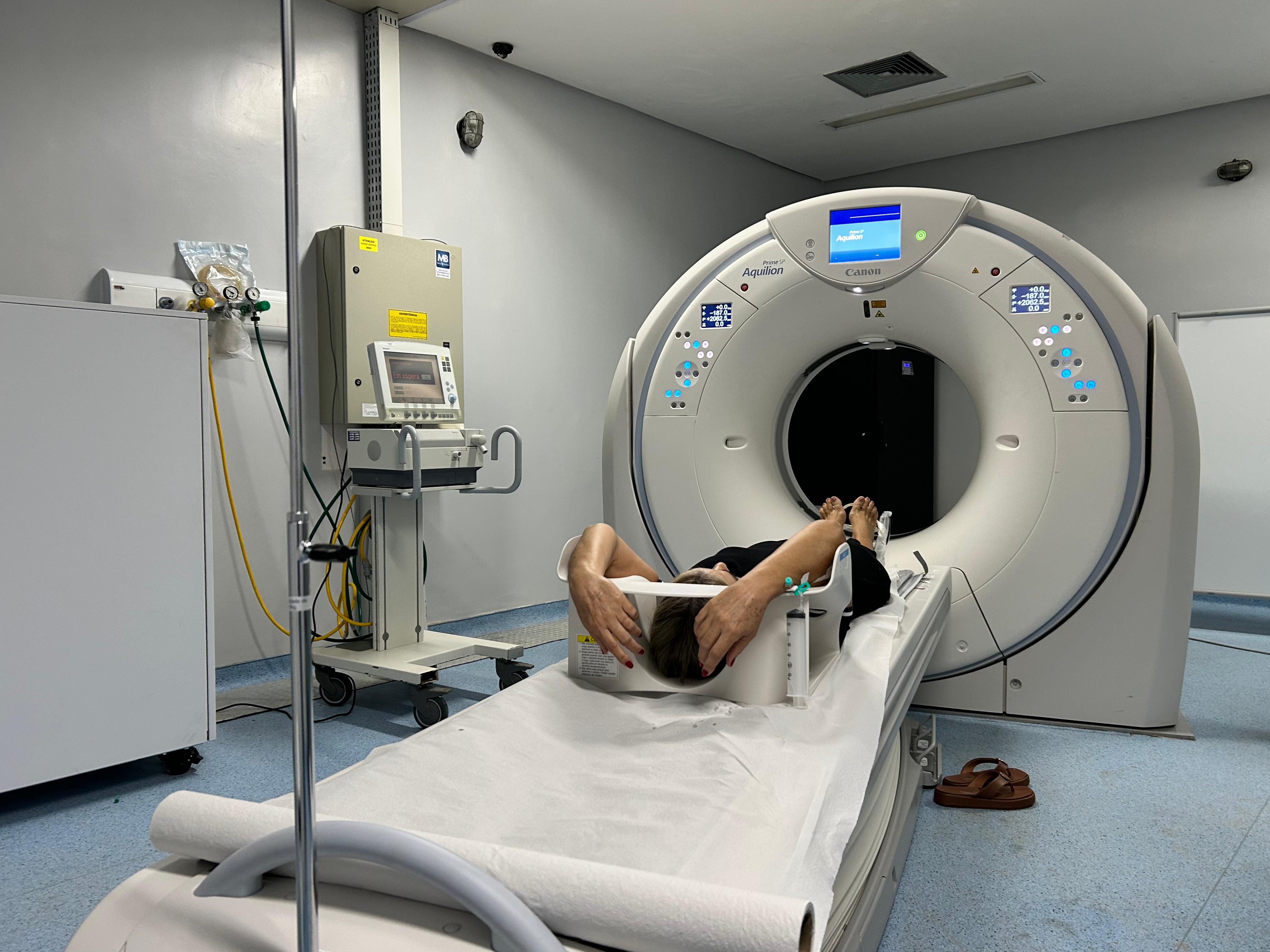 Hospital do Oeste recebe novo tomógrafo e avança na implantação da radioterapia