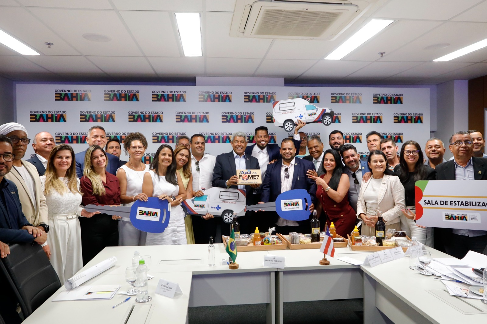 Governador e prefeito discutem obras e projetos para Santa Cruz da Vitória