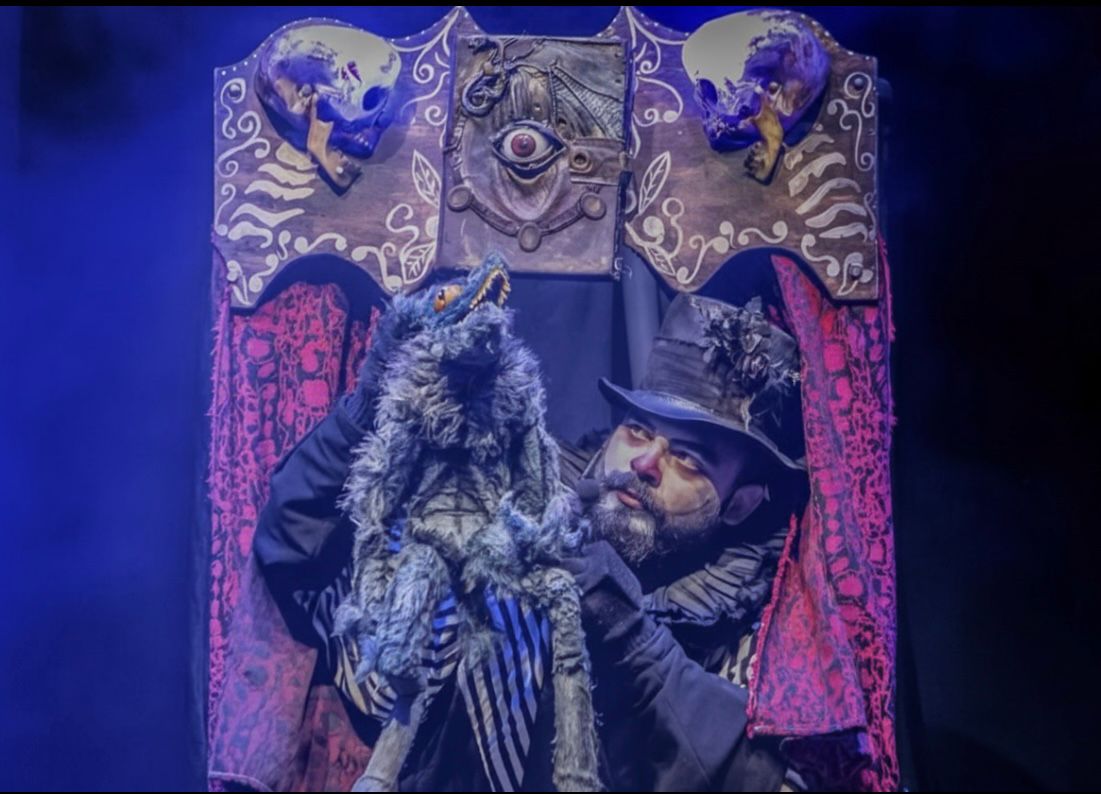 Museu também é palco: MAB recebe espetáculo que transforma medo em riso, reflexão e poesia