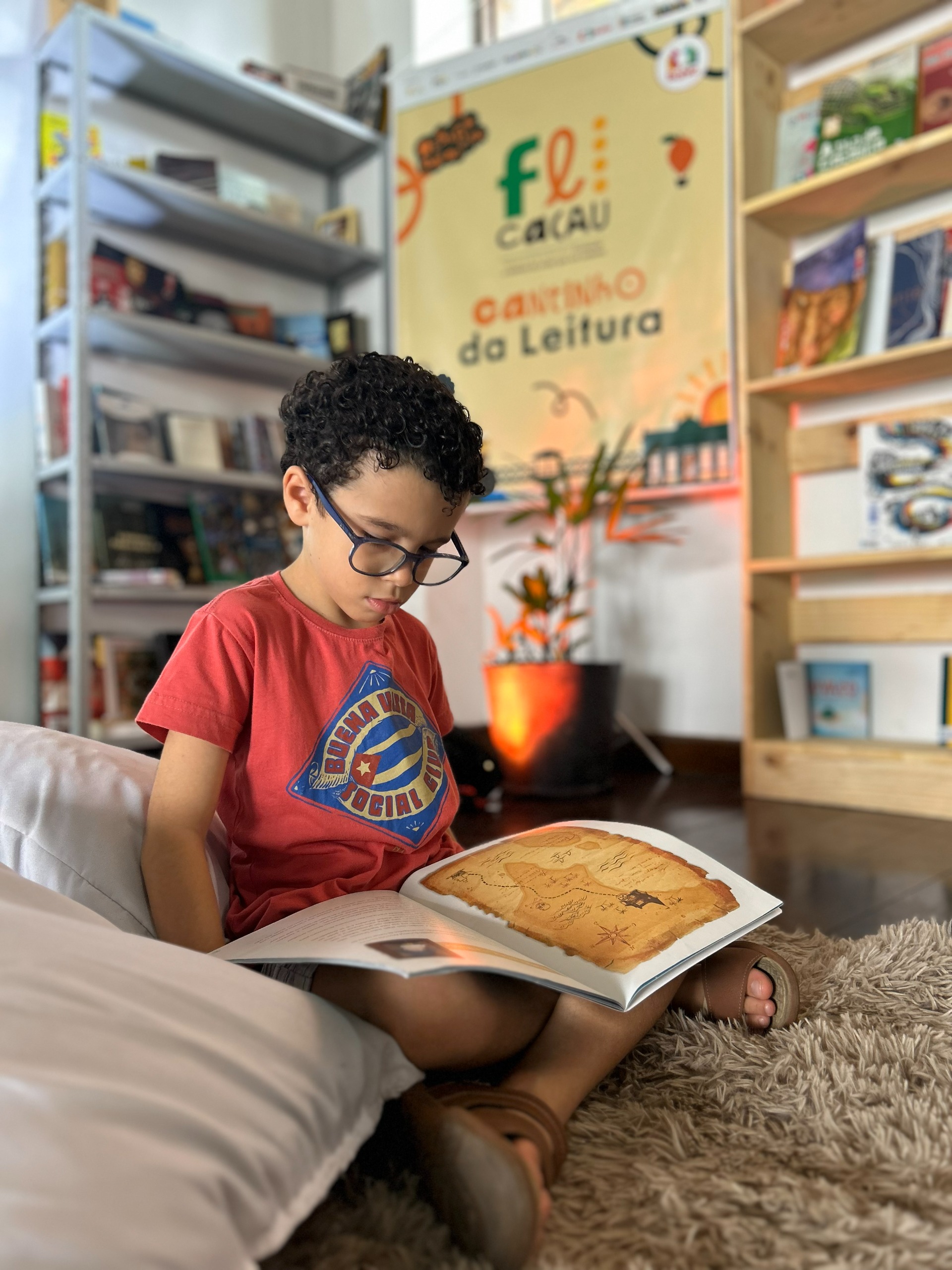 Dia do Leitor: Governo da Bahia celebra avanços na formação de novos leitores e nos lançamentos de livros no estado