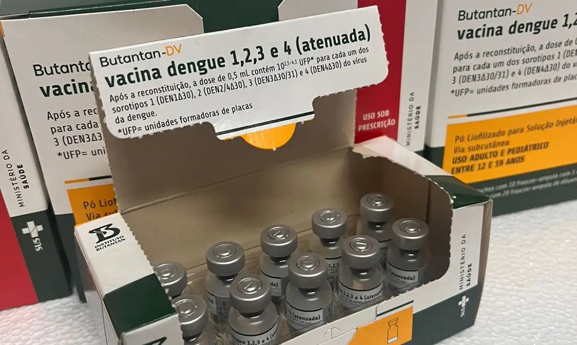Bahia inicia distribuição de vacina 100% brasileira contra a dengue para os 417 municípios