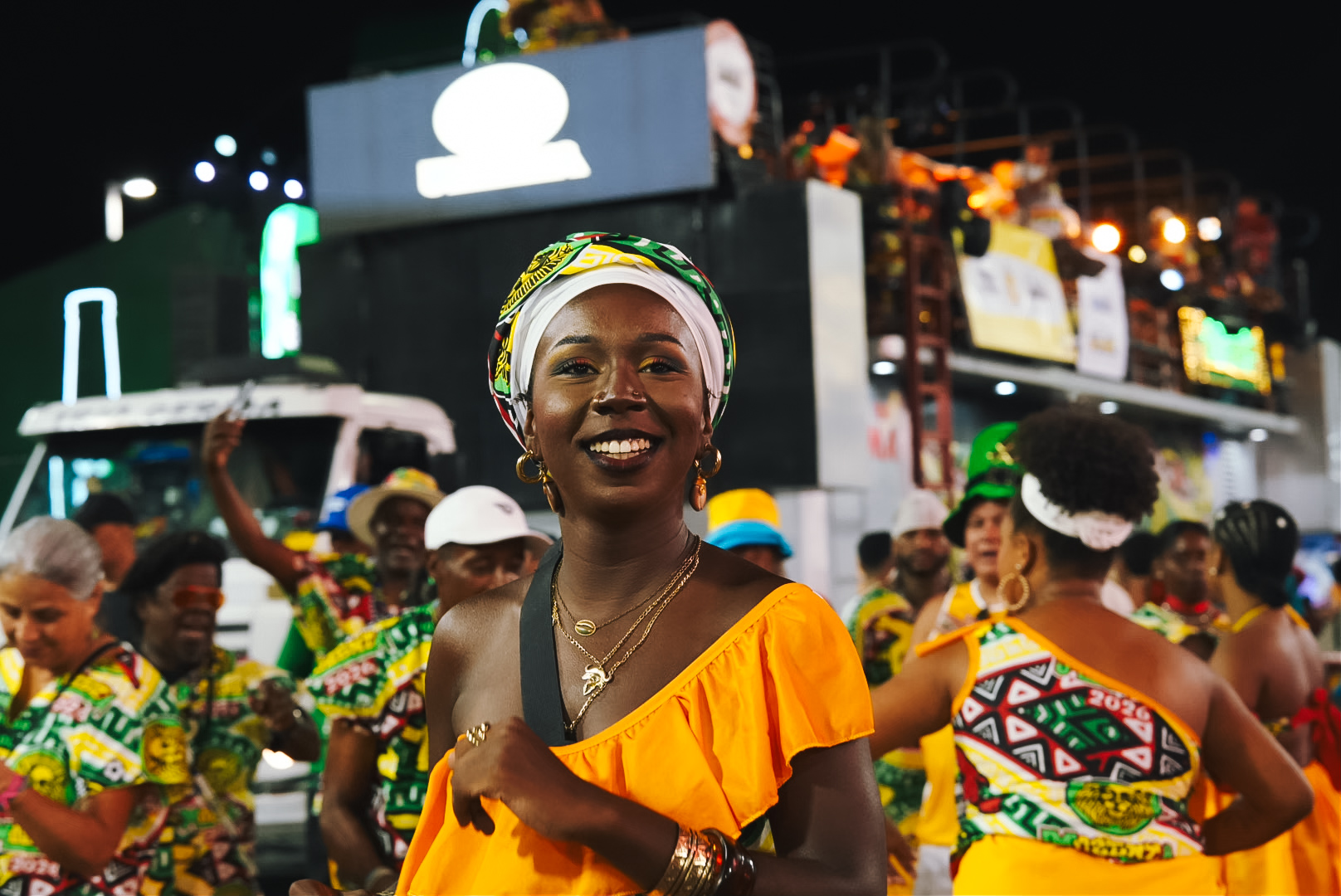 Ouro Negro: Bloco Afro Muzenza desfila história e resistência no Circuito Dodô