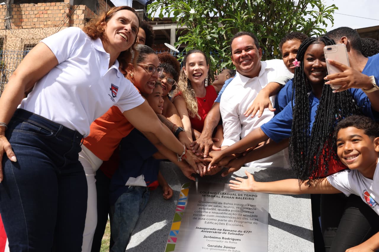 Governo do Estado inaugura dois colégios de tempo integral no bairro de Cajazeiras, em Salvador