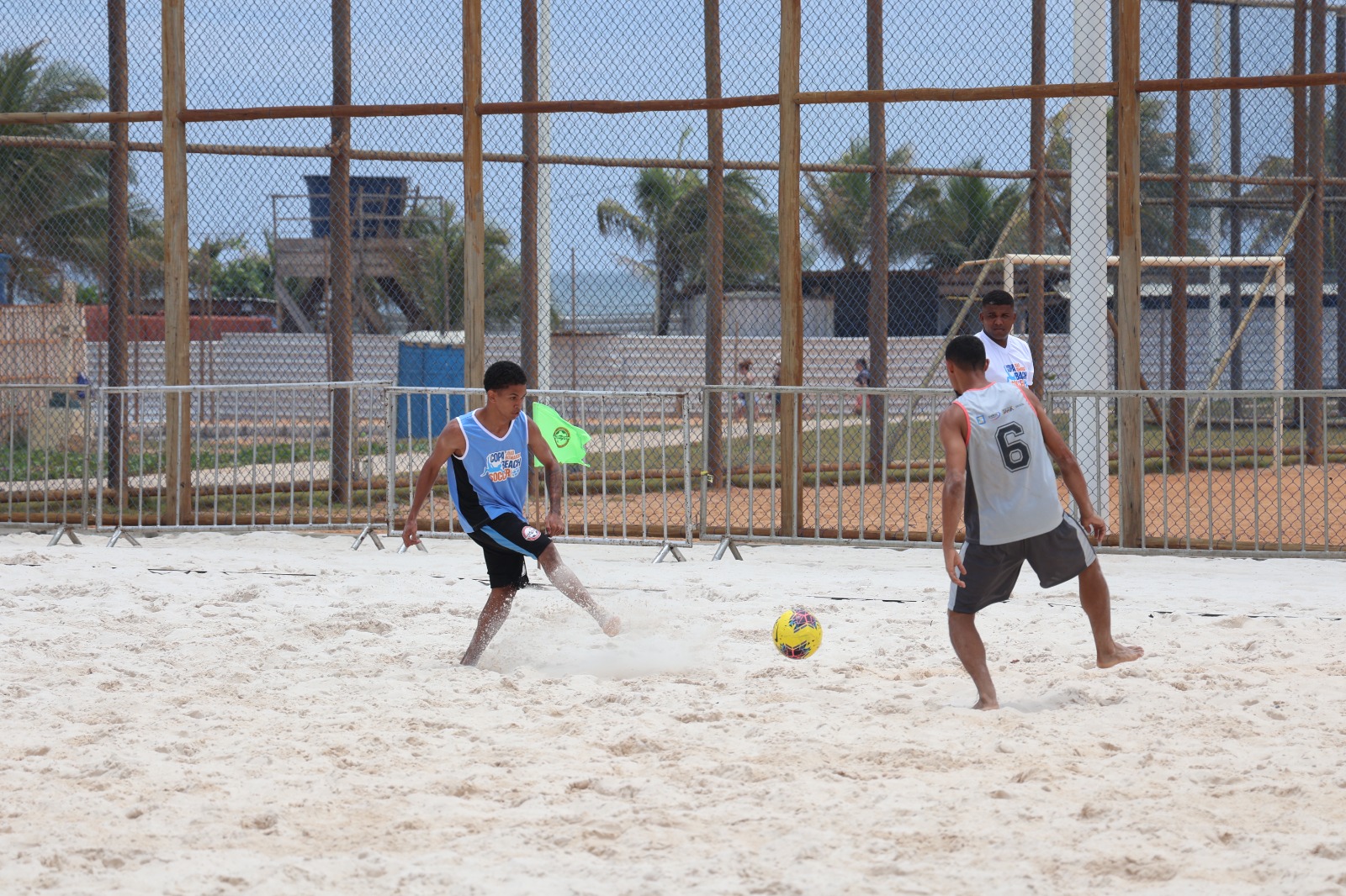 Terceira etapa da Copa Metropolitana de Beach Soccer movimenta orla da Boca do Rio neste final de semana