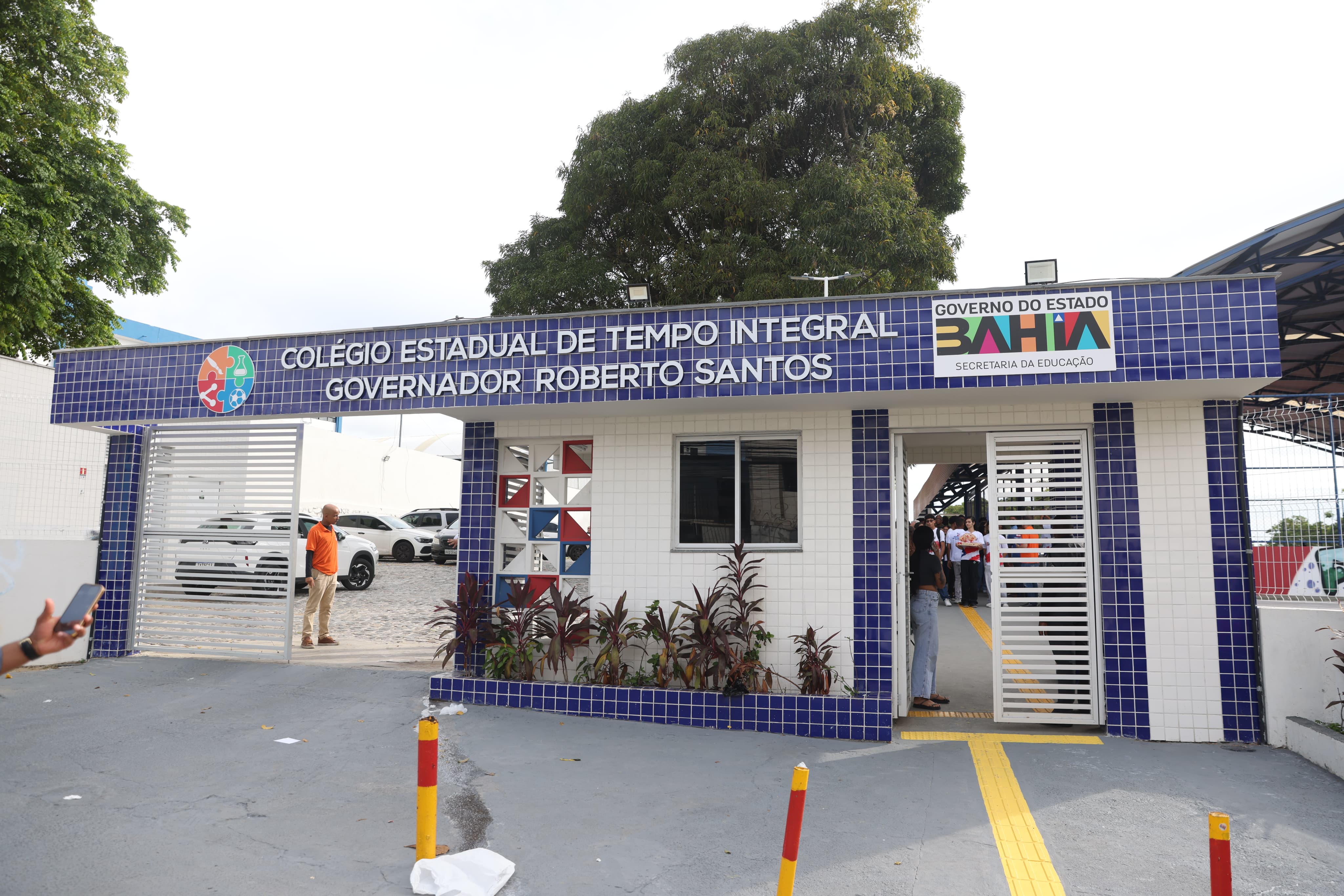 Modernização do Colégio Estadual de Tempo Integral Governador Roberto Santos, em Salvador, é inaugurada