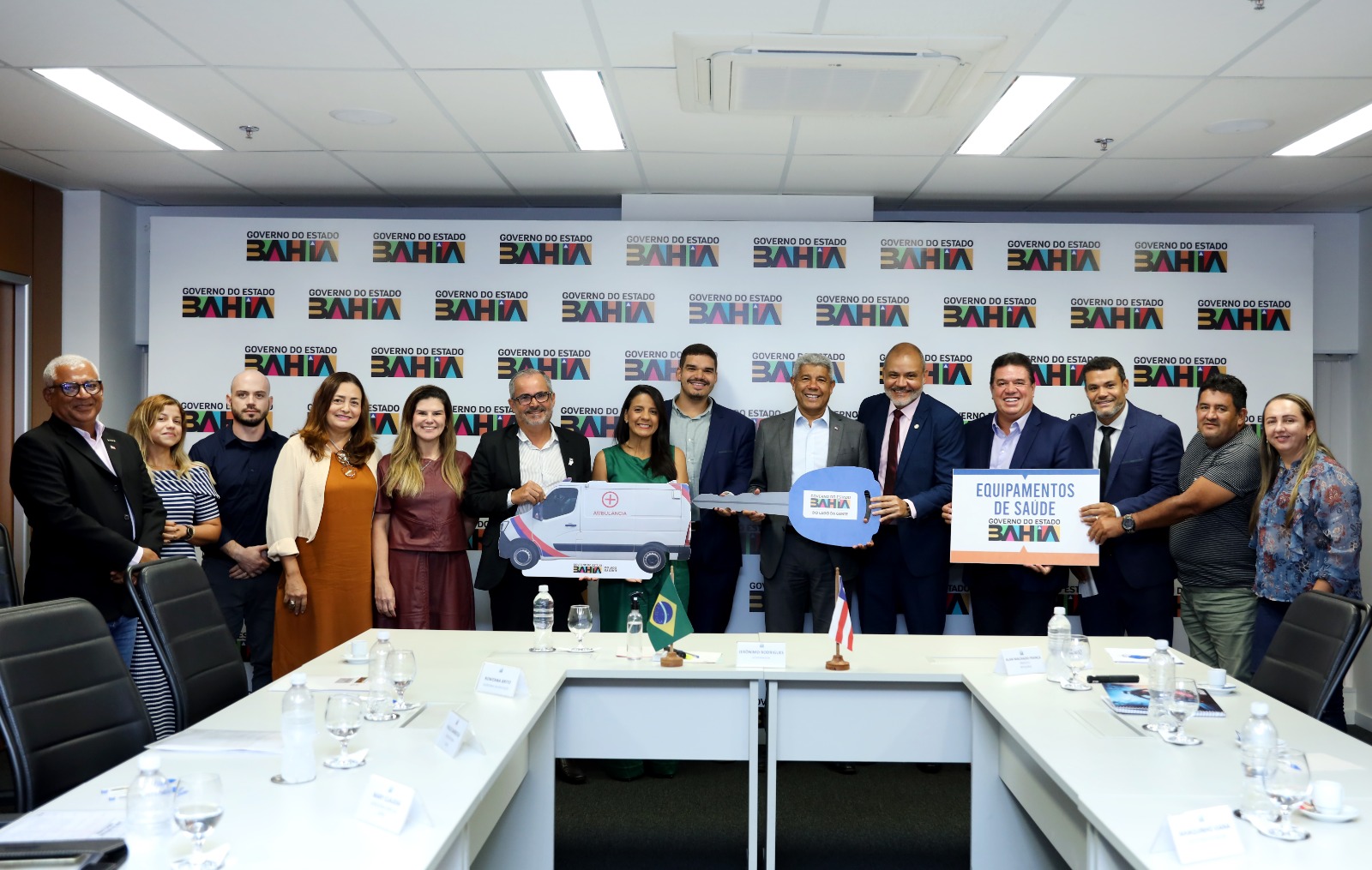 Boquira recebe ambulância e equipamentos hospitalares do Governo do Estado