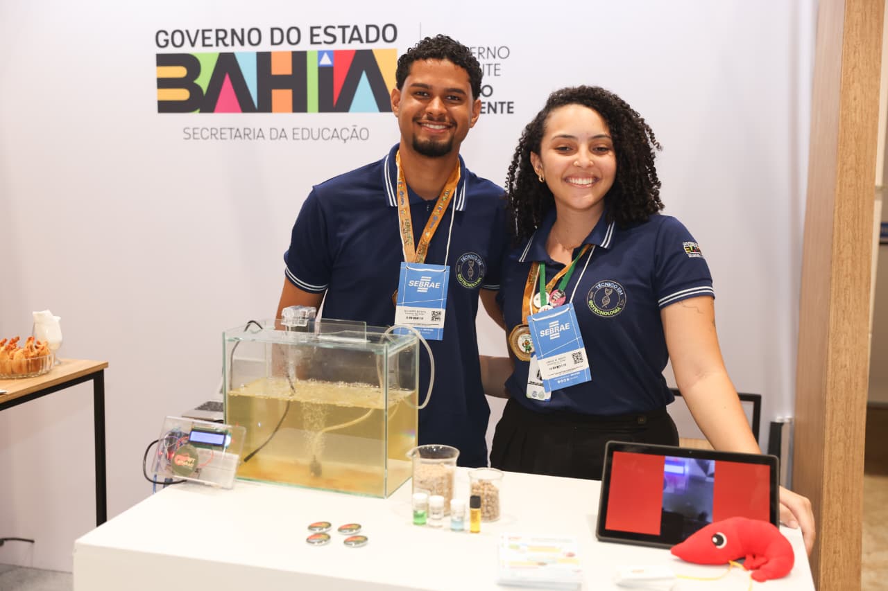 Educação apresenta serviços e orientações durante encontro de prefeitos, em Salvador