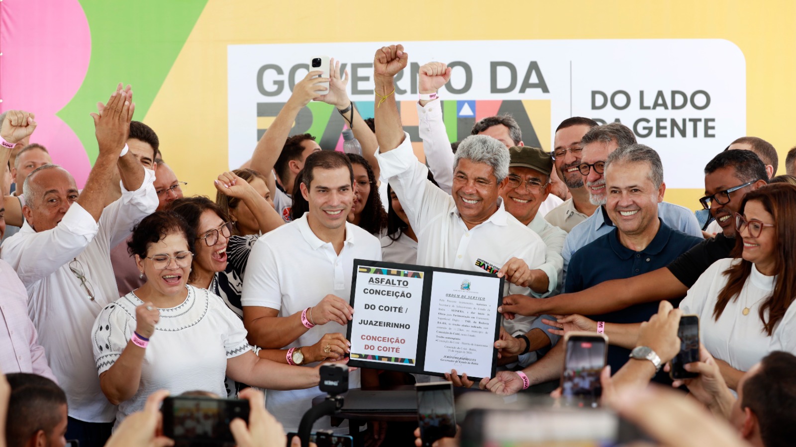 Governador assina ordens de serviço para obras de pavimentação em Conceição do Coité